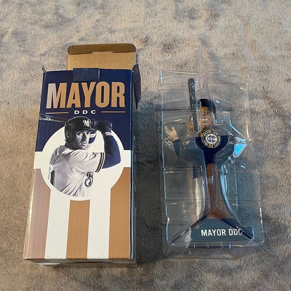 NEW Travis Shaw mayor of Ding dong city Bobble